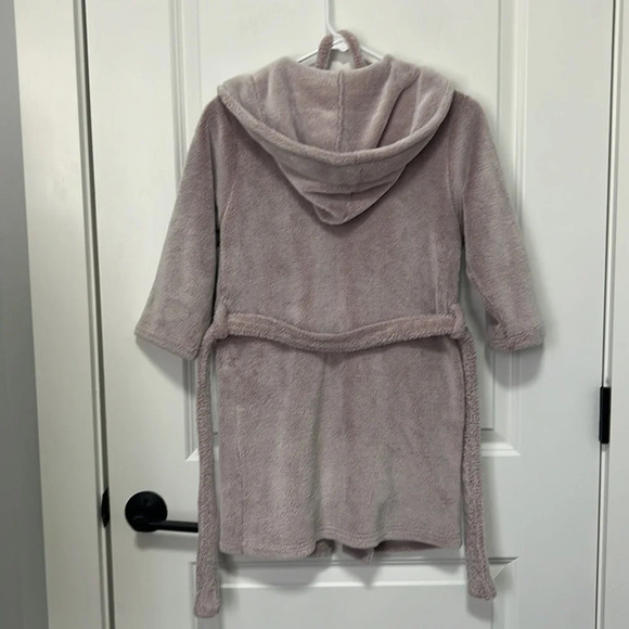 Baby&Child Restoration Hardware Girls violet bathrobe size 6-7 yrs - Picture 6 of 7